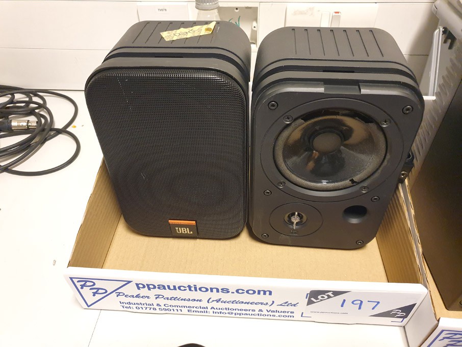 2x JBL control 1 speakers