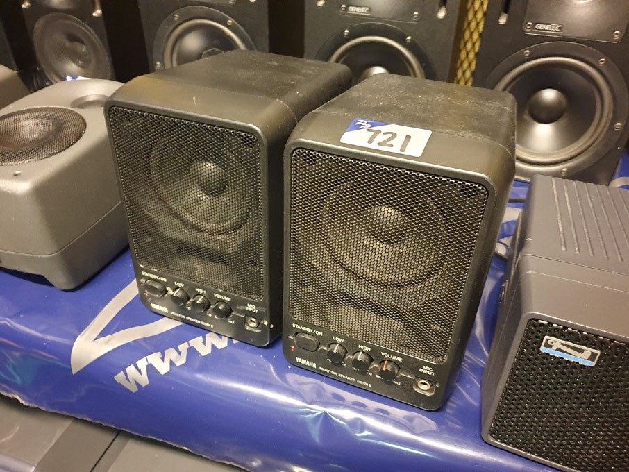 2x Yamaha MS101II monitor speakers