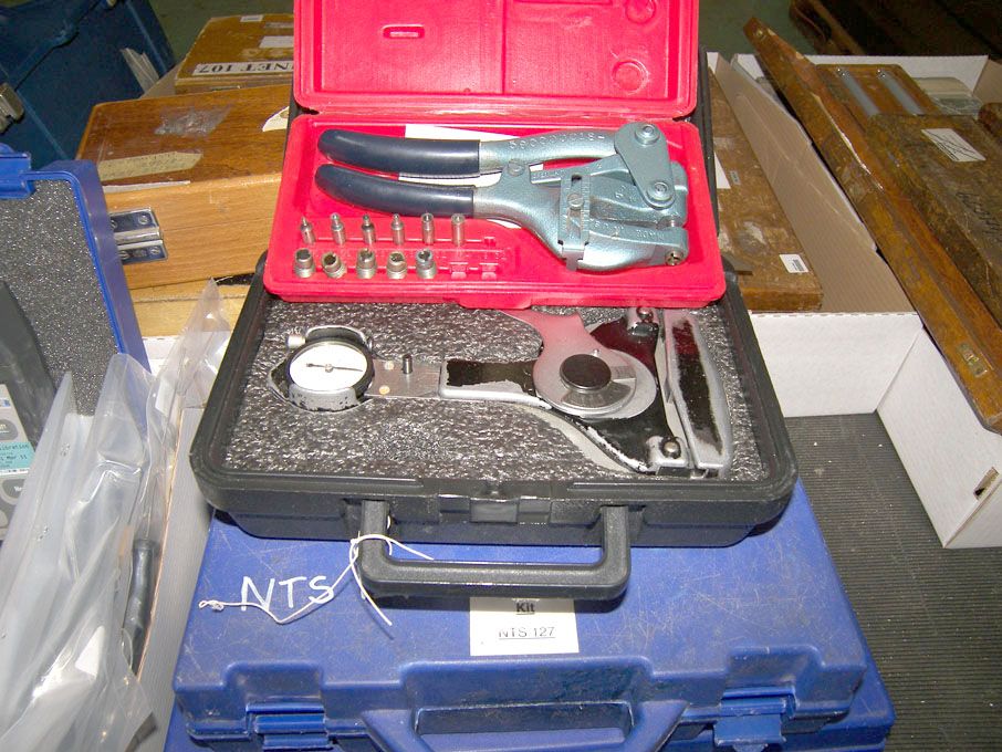 2x Jam nut kit sets, Whitney hand punch kit etc -...