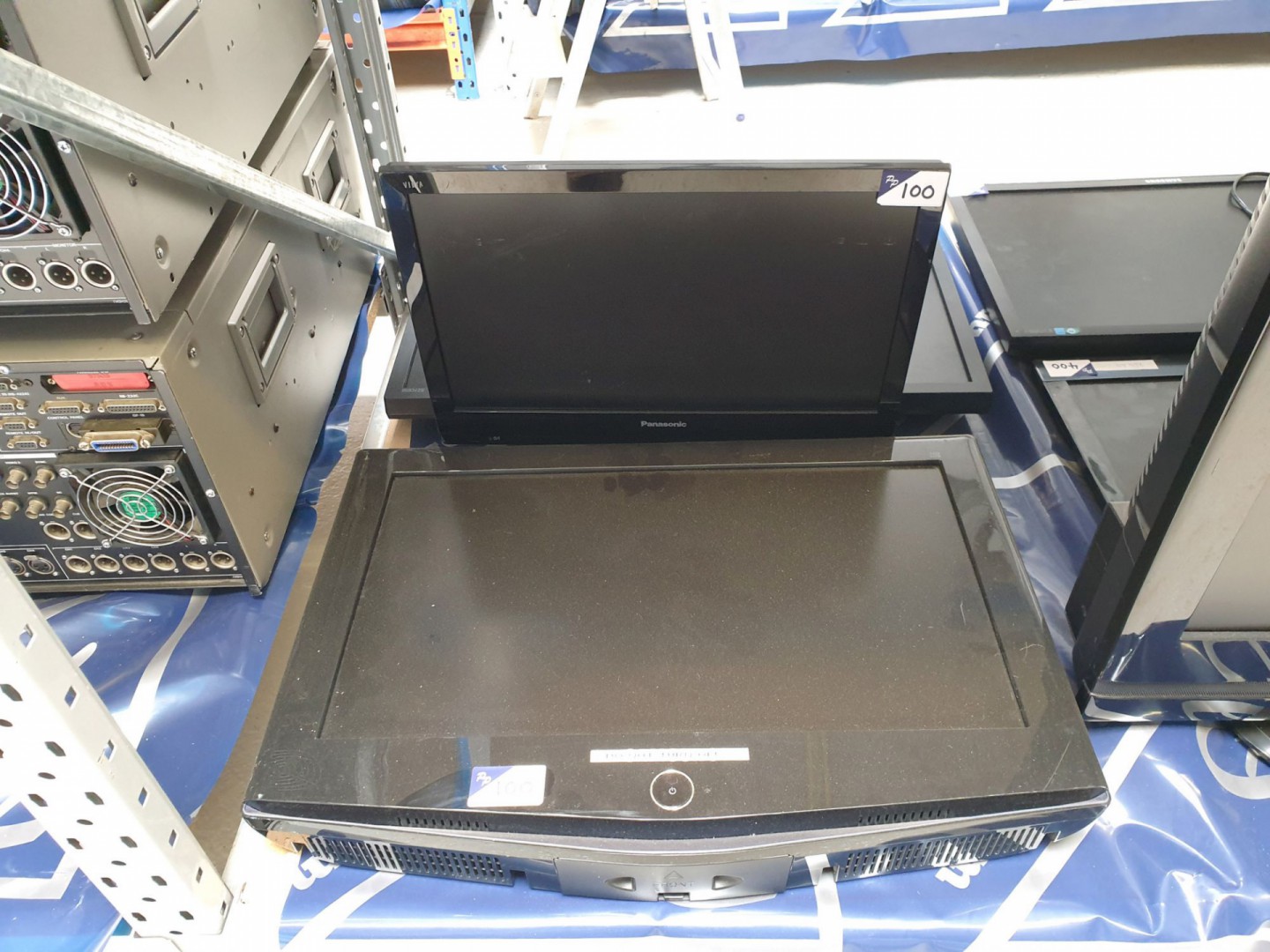 Samsung LE23R71B LCD TV (no stand), Panasonic TX-L...
