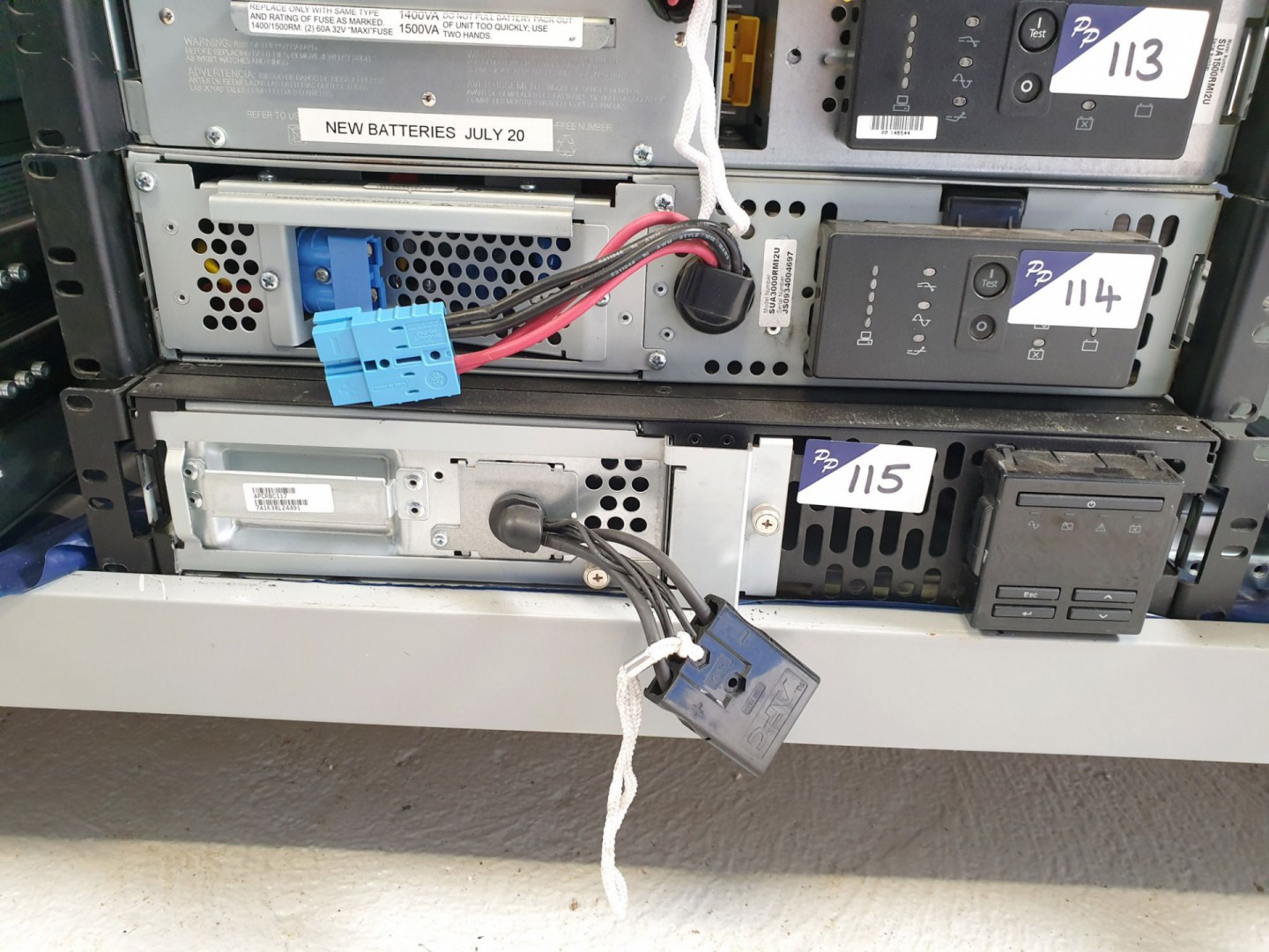 APC SMX3000RMHV2U rack type UPS