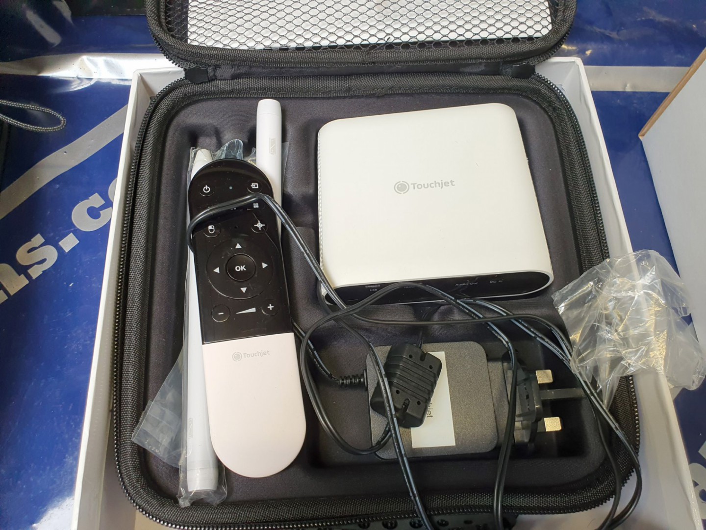 TouchJet Pond TP1 projector with remote & equipmen...