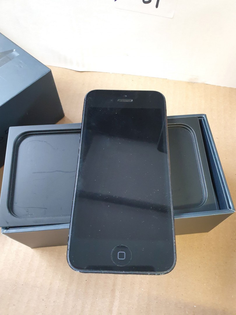 Apple iPhone 5, black, 32GB, s/n A1429 (boxed) (no...