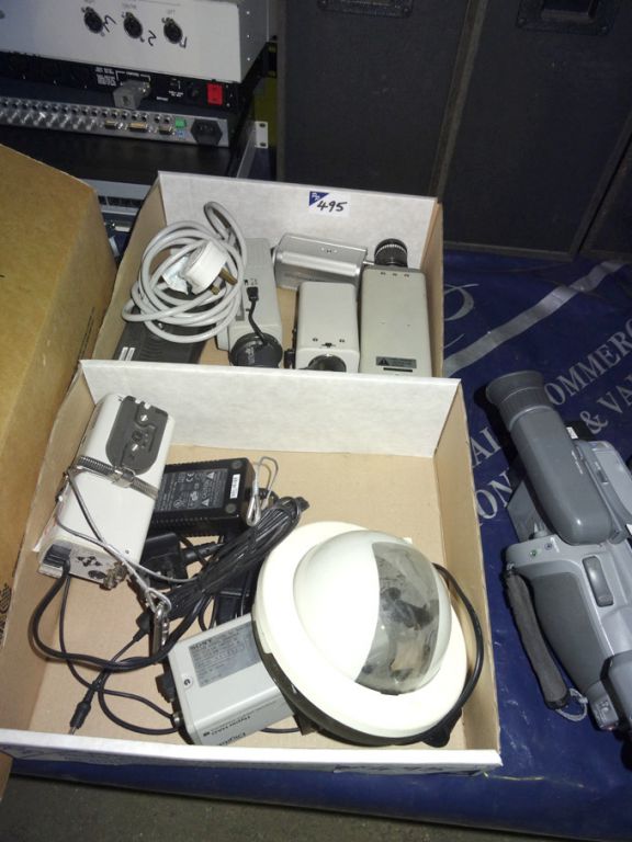 Qty various CCTV cameras inc: Sony SCC-DC30P colou...
