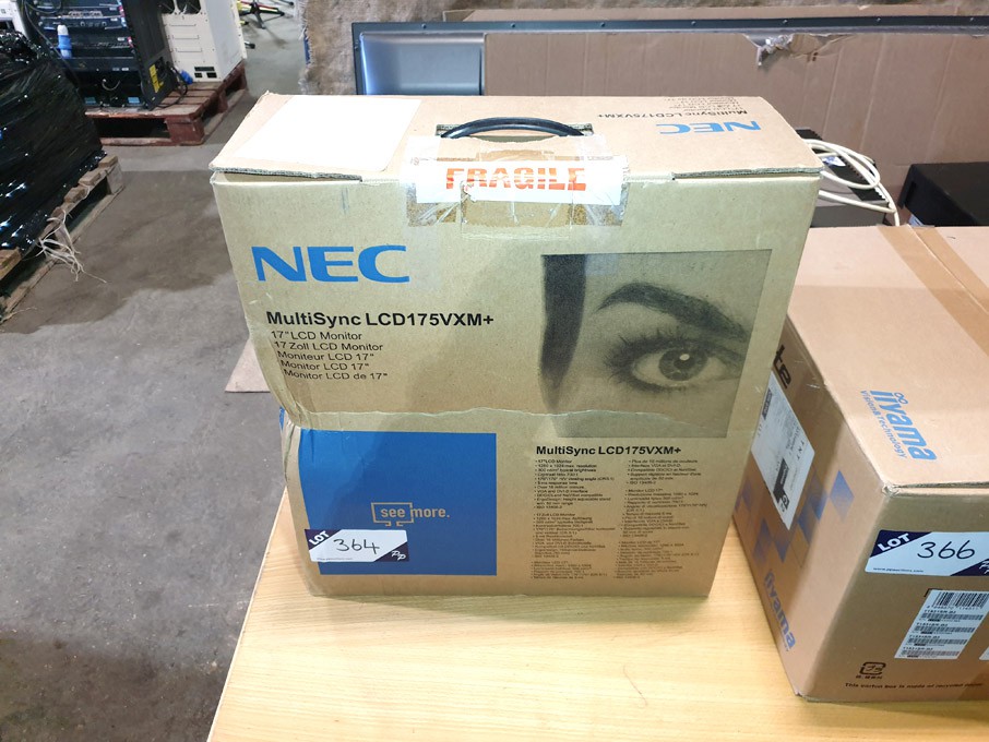 NEC multi sync LCD 175VXM 17" monitor (boxed & unu...