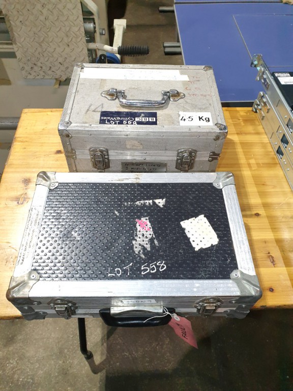 2x storage carry cases, 370x280x200mm, 430x280x120...