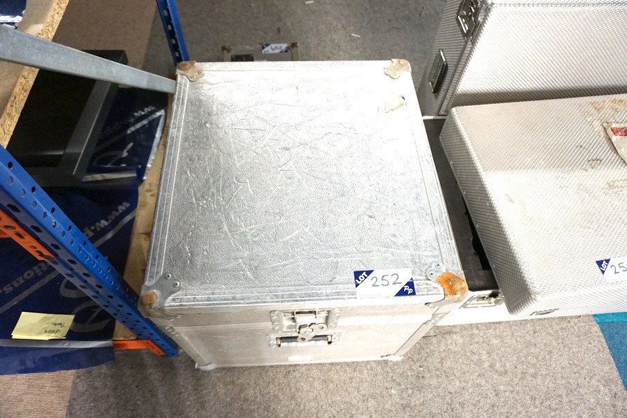 Aluminium flight case, 540x590x540mm