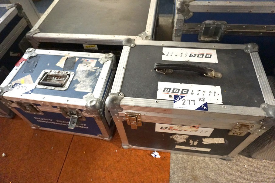 2x black / blue flight cases, 500x400x310mm, 440x3...