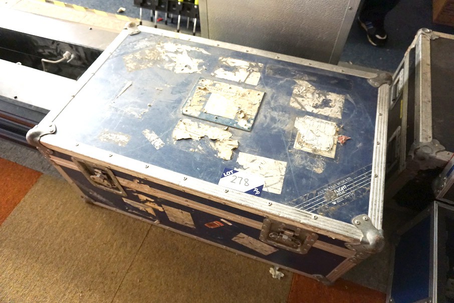 Blue flight case, 890x400x540mm