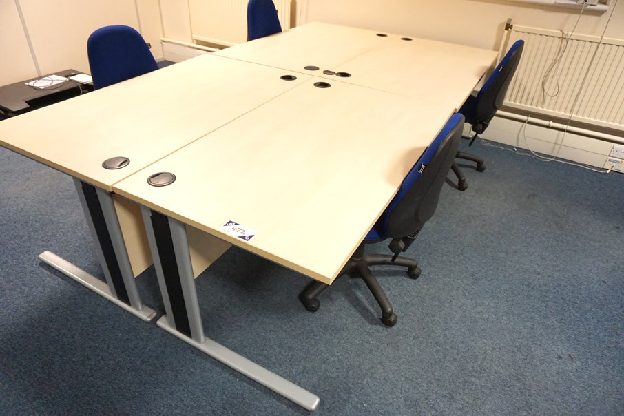 4x BOF maple effect office desks, 1400x800mm