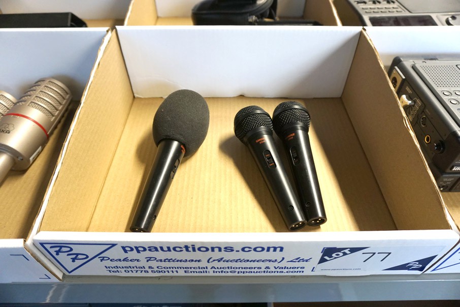 3x Shure 8900 microphones