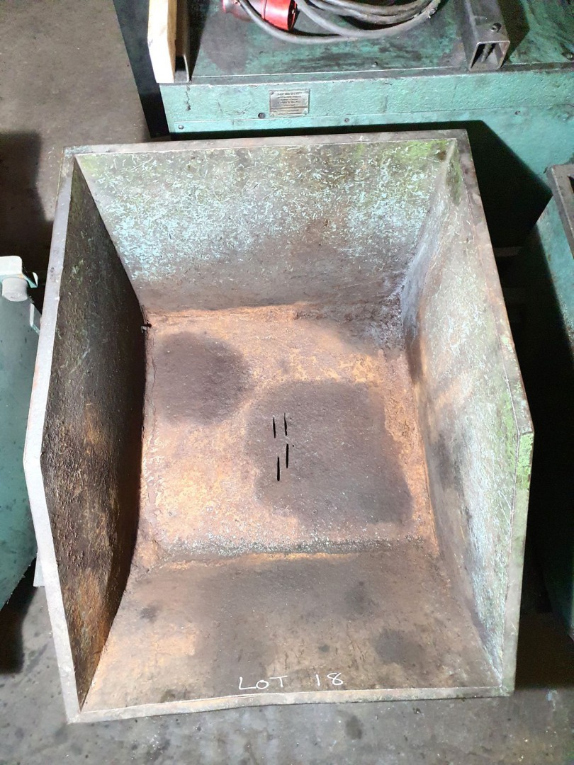 Mobile metal tipping skip, 600x500mm