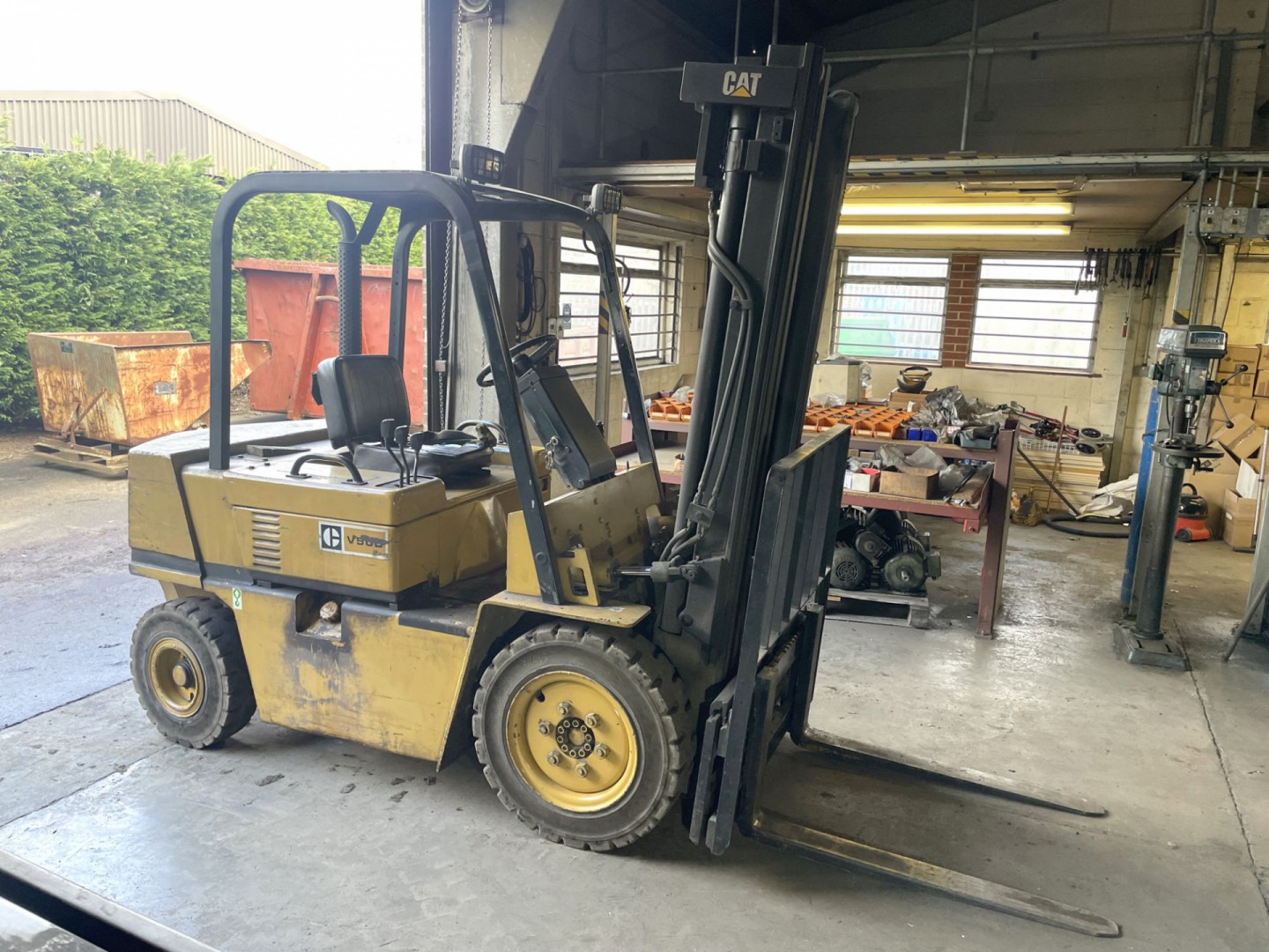 Caterpillar V50D diesel forklift truck, 5000lbs ca...