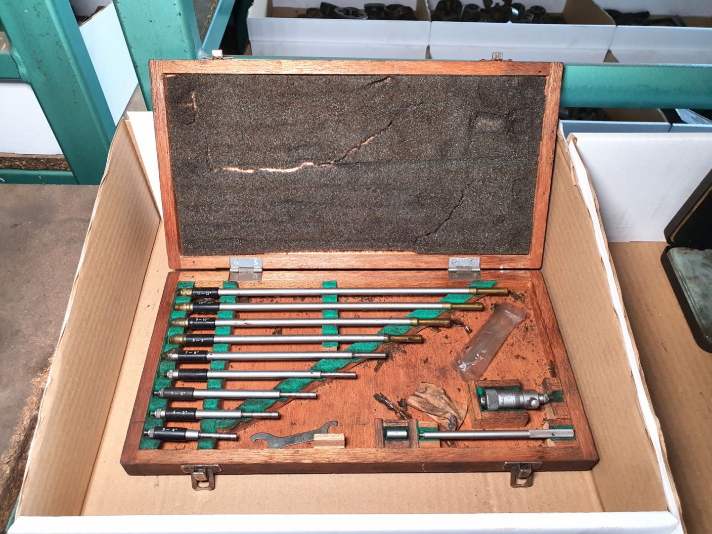 Mitutoyo 2-12" internal micrometer set in case