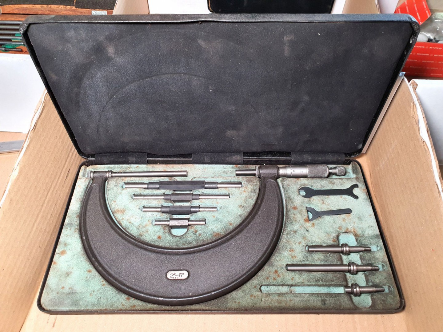 Moore & Wright 2-6" micrometer set in case