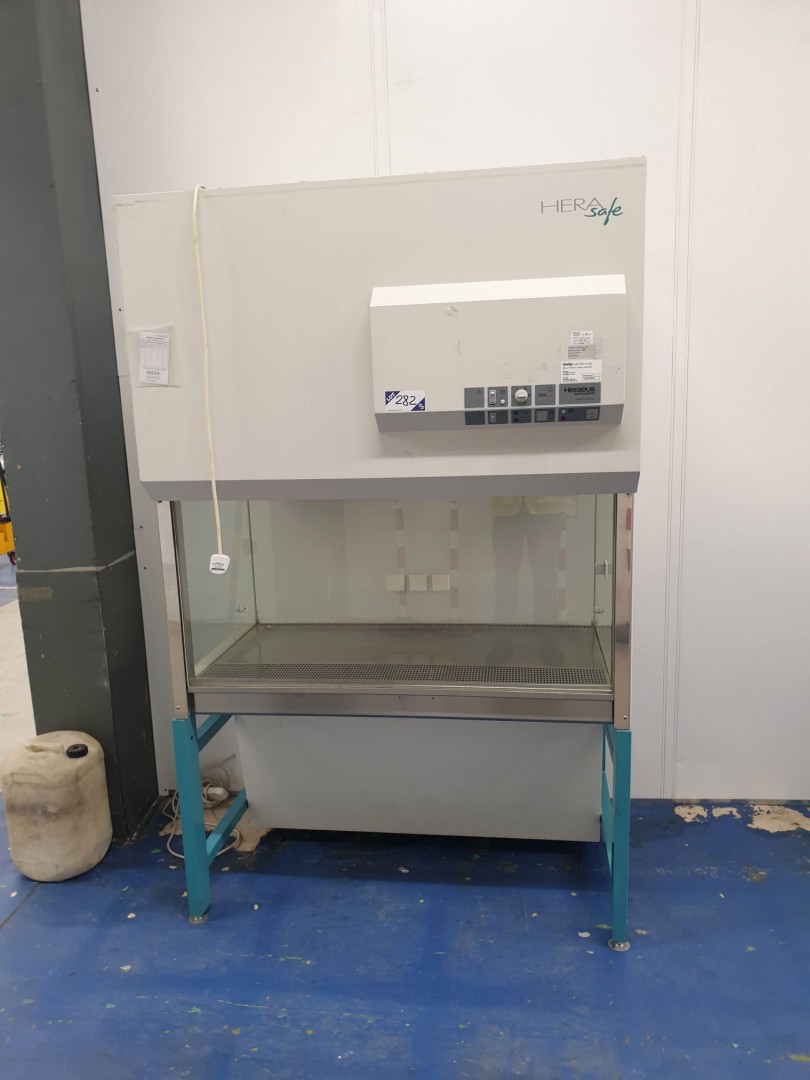 Heraeus HSP12 Class II fume hood cabinet, 1200x650...