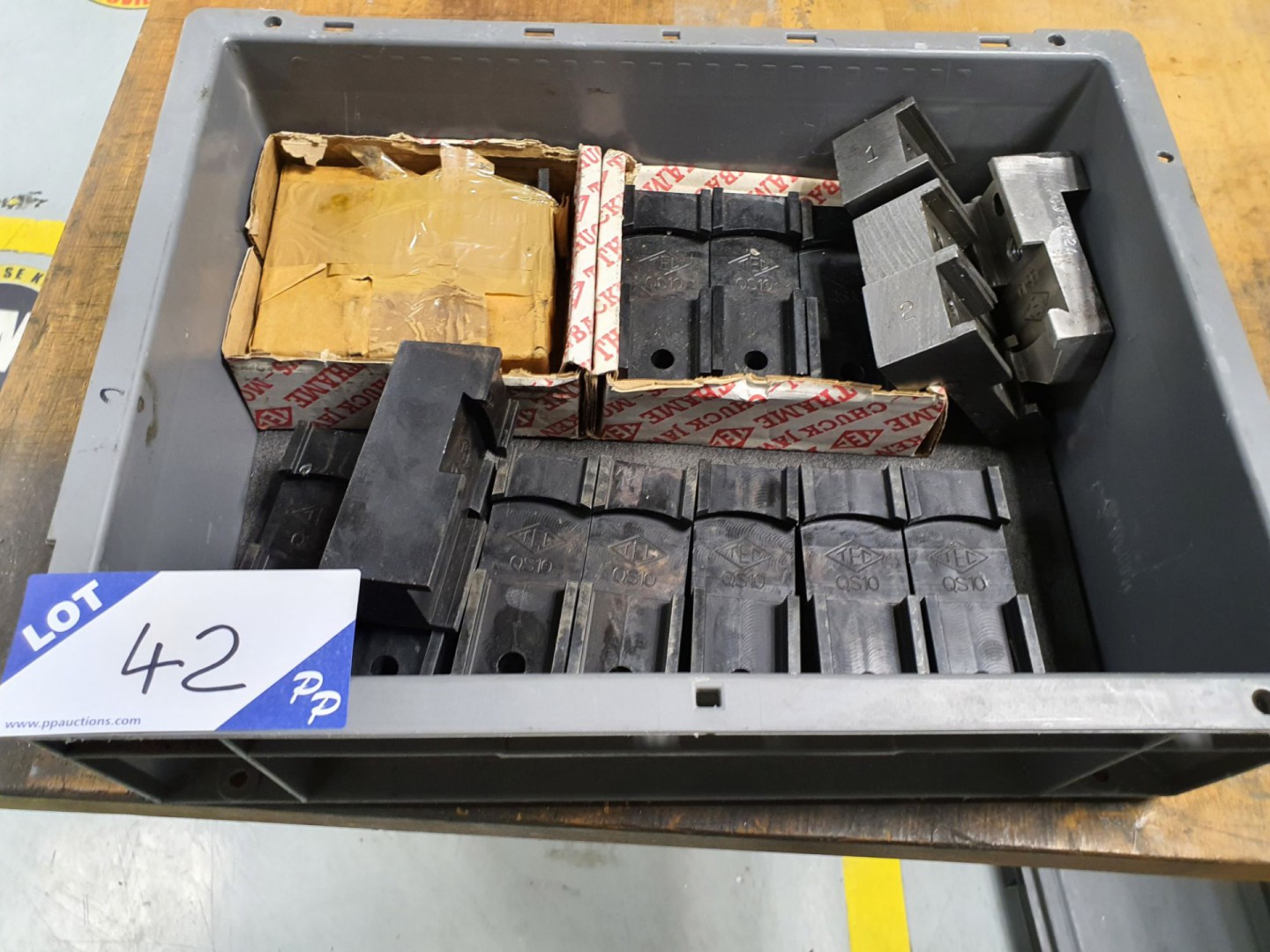 Qty various Tec QS10 chuck jaws (166)