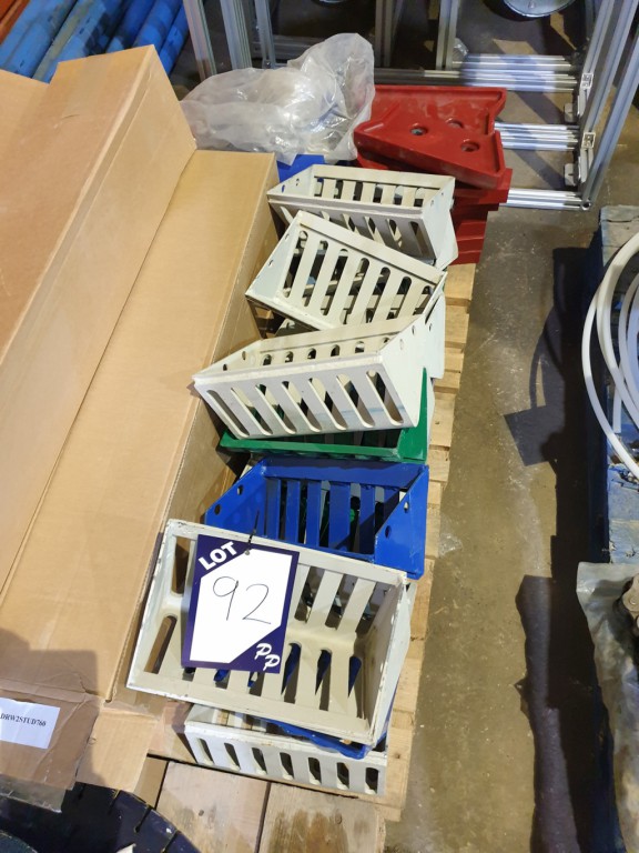 Qty various 250x150mm angle grates, moulded bracke...