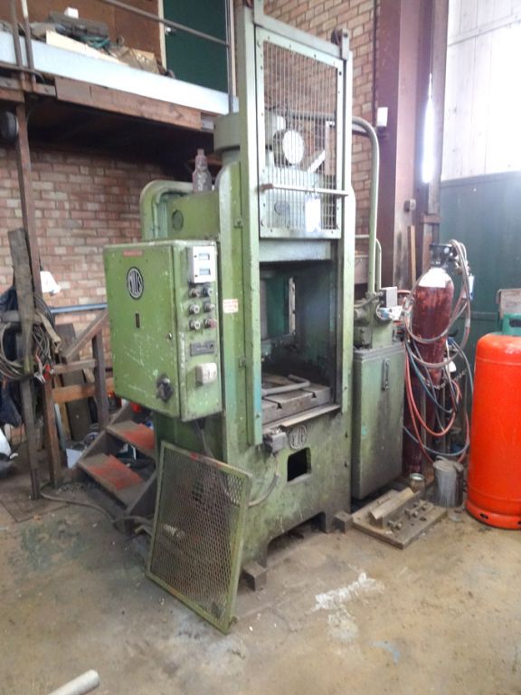 Mills 60 ton hydraulic ring frame press, 24x20" be...