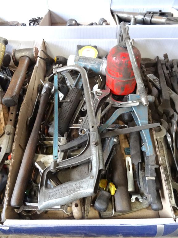 Qty various tape measures, saws, files, screwdrive...