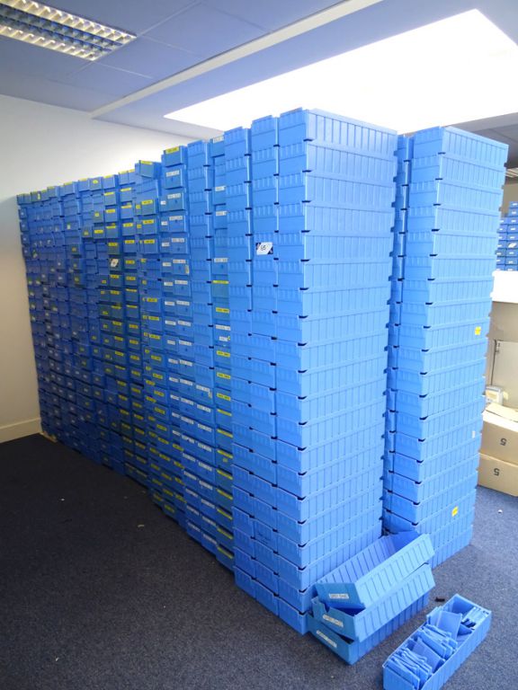60x Schafer RK621 blue plastic stackable storage b...