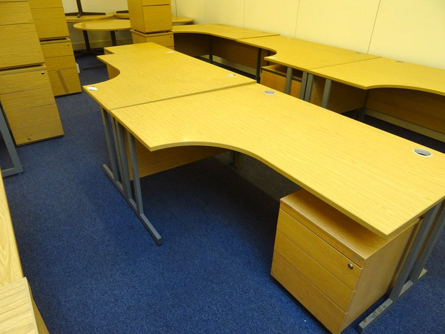 2x light oak 'L' shape office desks, 1600x1200mm w...