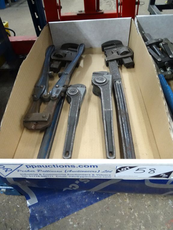4x monkey wrenches, 2x ratchet heads, Record bolt...