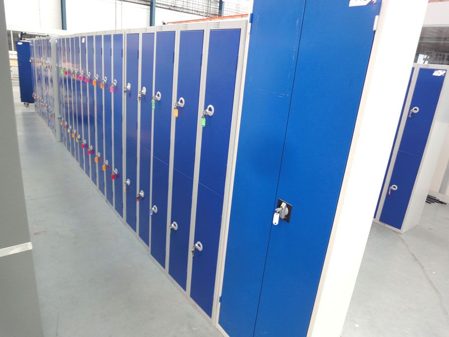 16x Elite twin station grey / blue metal lockers,...