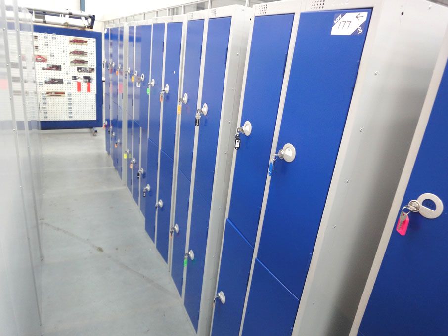 13x Elite twin station grey / blue metal lockers,...