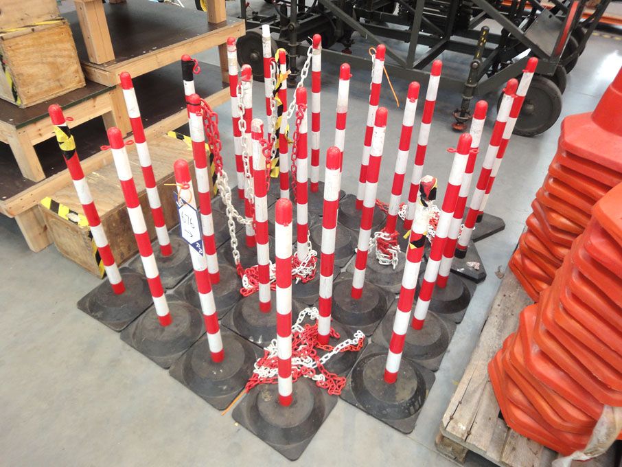 18x freestanding red & white safety barriers & cha...