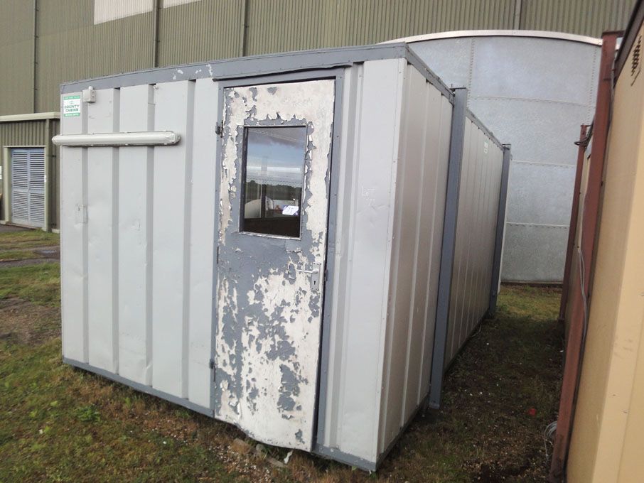 Country Cabins, 9x18ft metal framed jack legged mo...