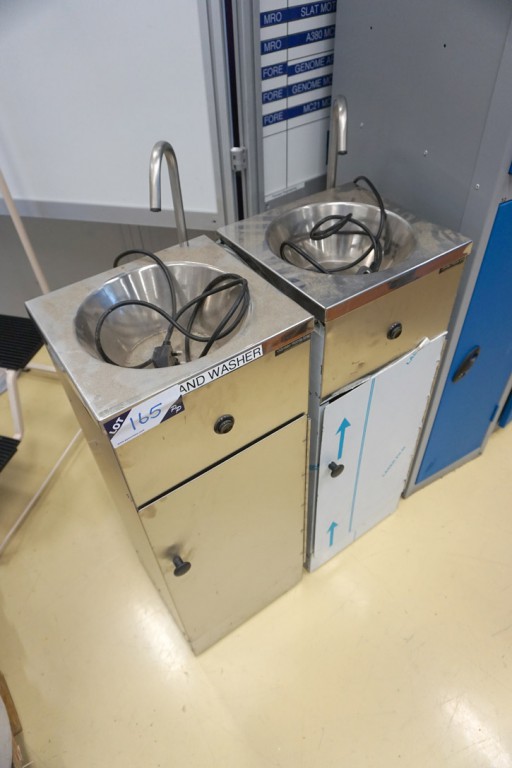 2x stainless steel hand washing sinks, 300x330x850...