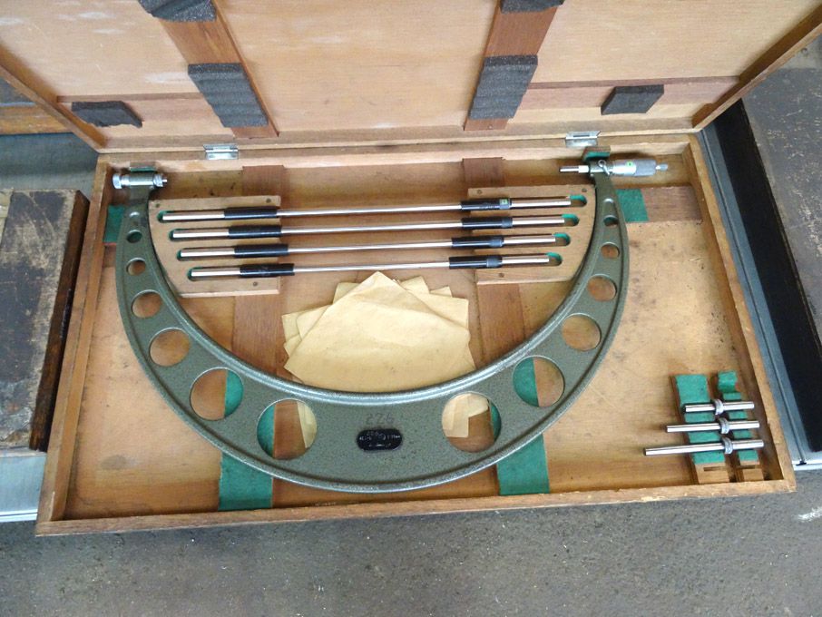 Mitutoyo 400-500mm micrometer in wooden case