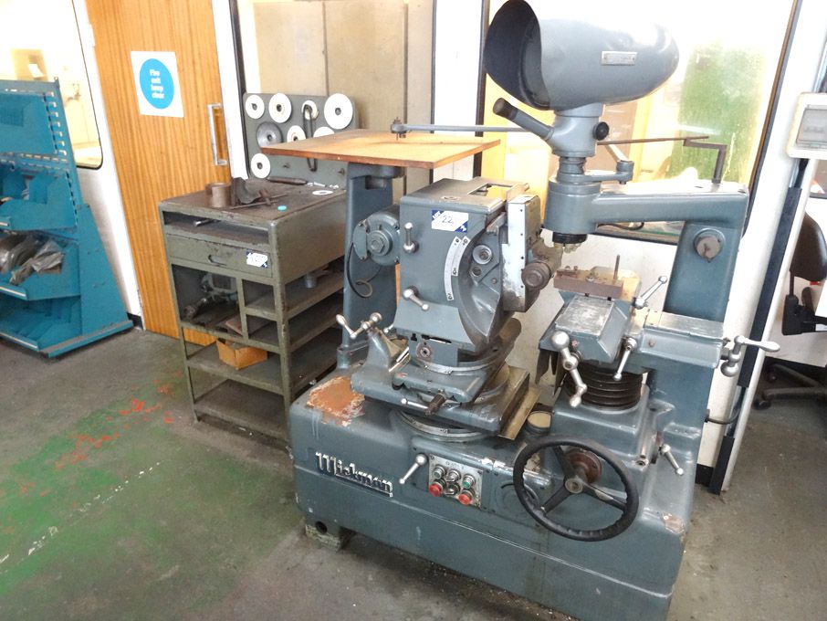 Wickman profile optical grinder with tooling