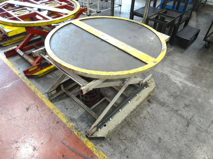 Southwork Handling 2000kg rotary lift tables, 1100...
