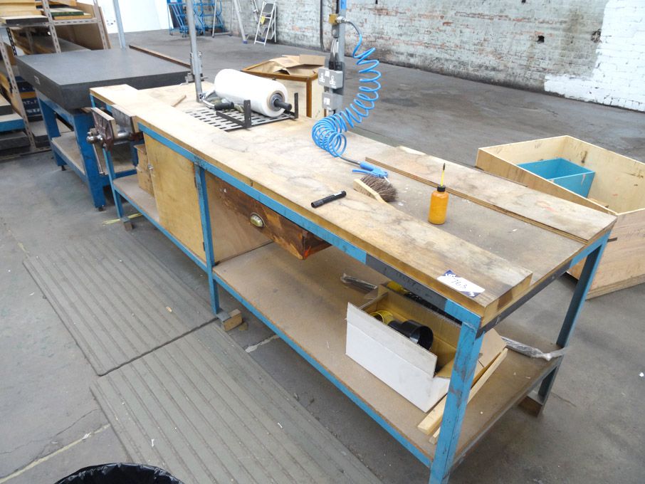 105x30" pattern shop woodworking bench with Parkin...