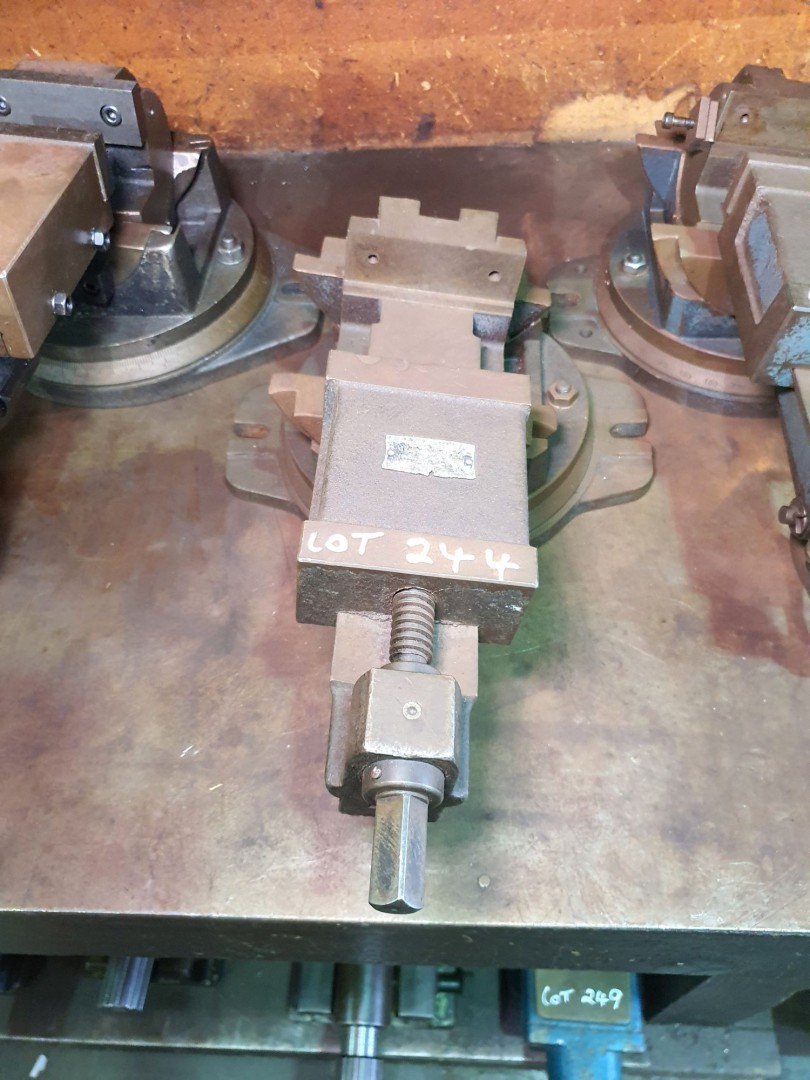 4" swivel & tilt machine vice