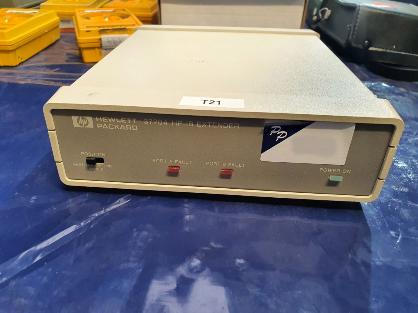 Hewlett Packard 37204 HPIB extender, s/n 2910U1076...