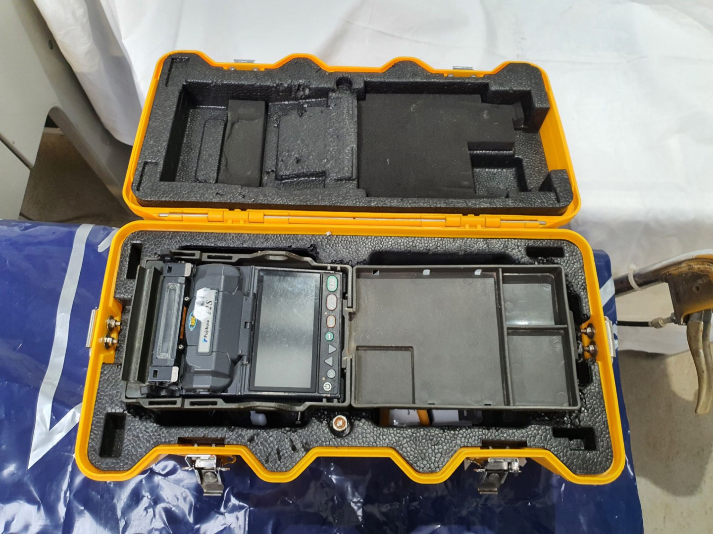 Fujikura 12S fibre splicer, s/n KRVWM39MM2M8A25M (...