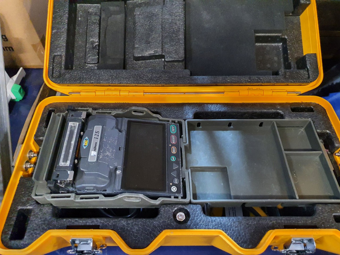 Fujikura 12S fibre splicer, s/n PZ6SN8MLZH1F3E3H (...