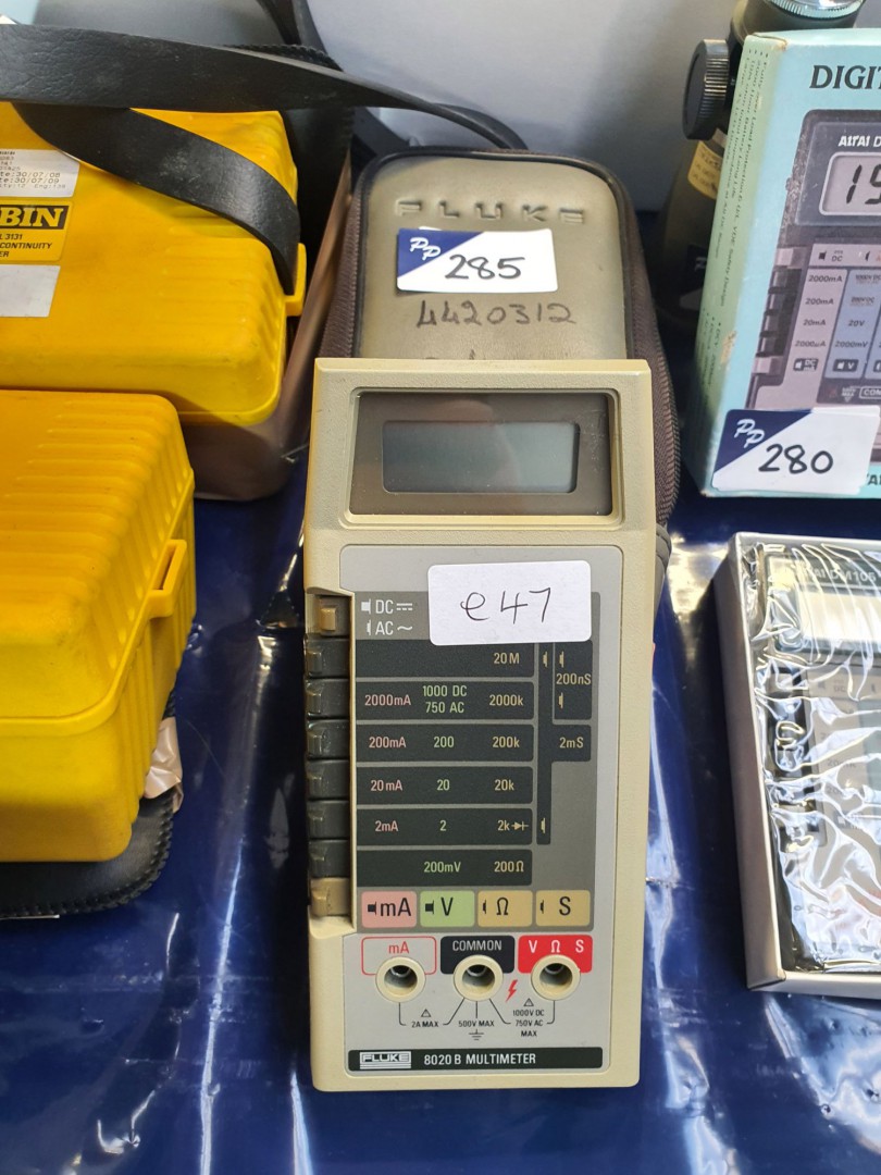 Fluke 8020B digital multimeter in padded bag (E47)