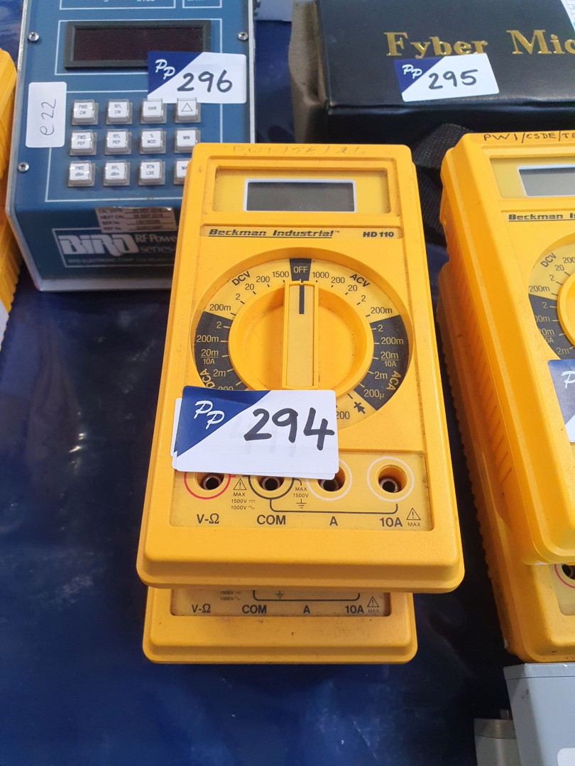 2x Beckman HD110 digital multimeter (A202)