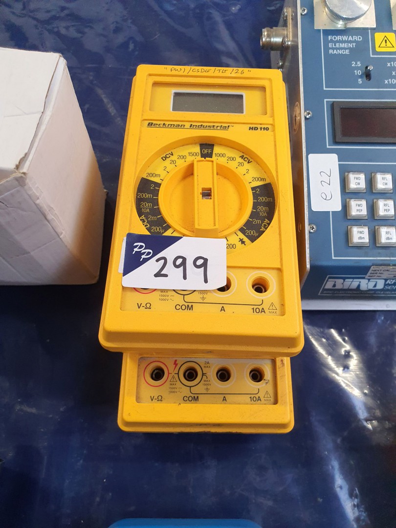 2x Beckman HD110 digital multimeters (A203)