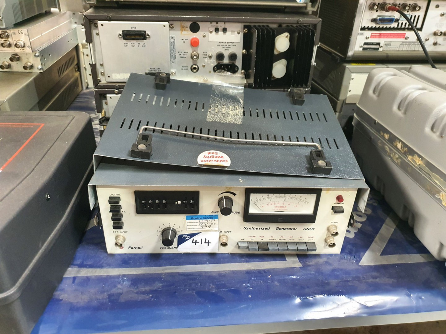 Farnell DSG 1 synthesised signal generator (covers...