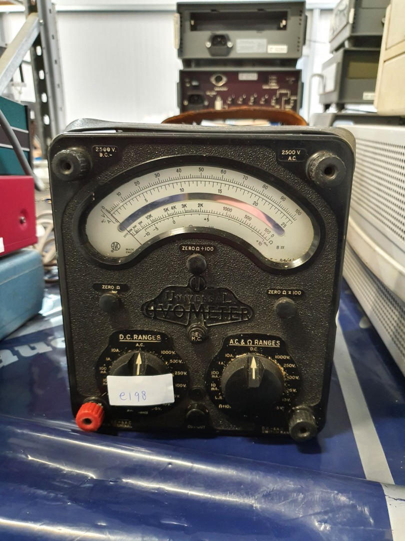 AVO 8 mark 4 multimeter (E197)