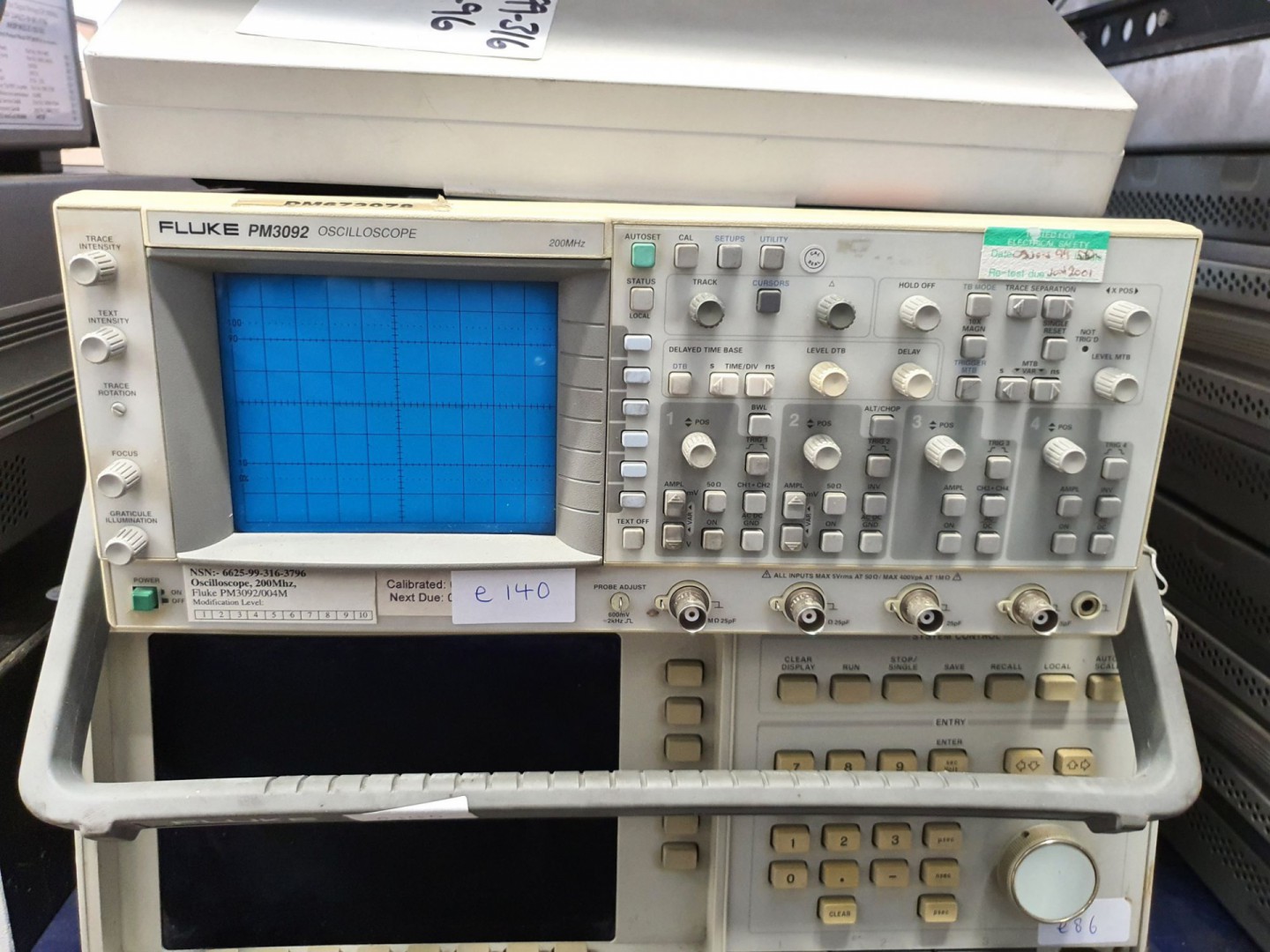 Fluke / Philips PM3092 200MHz 2 + 2 channel oscill...