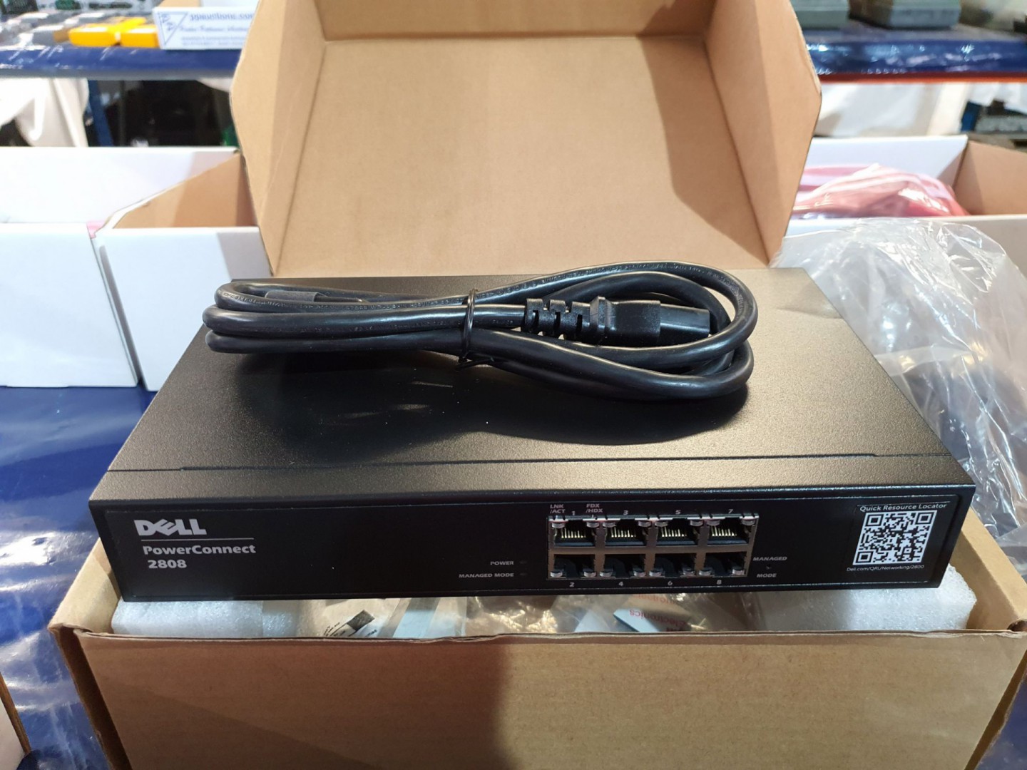 Dell PowerConnect 2808 8-Port switch (304)