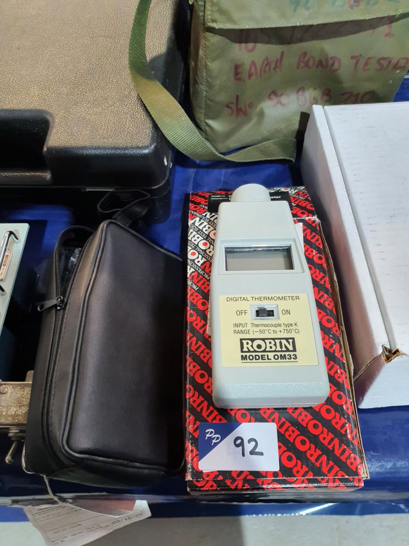 Robin OM33 digital thermometer in padded bag (boxe...