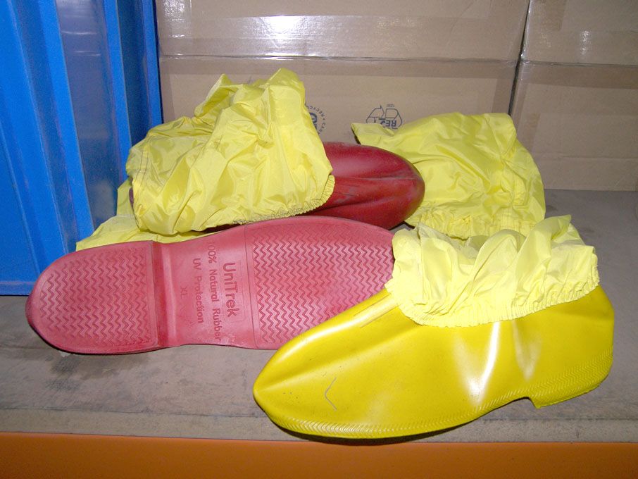 Qty various rubber over shoes & cloth hoods (unuse...