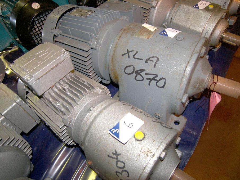 SEW Eurodrive 3 phase motor / gearbox, 0.75kW @ 98...